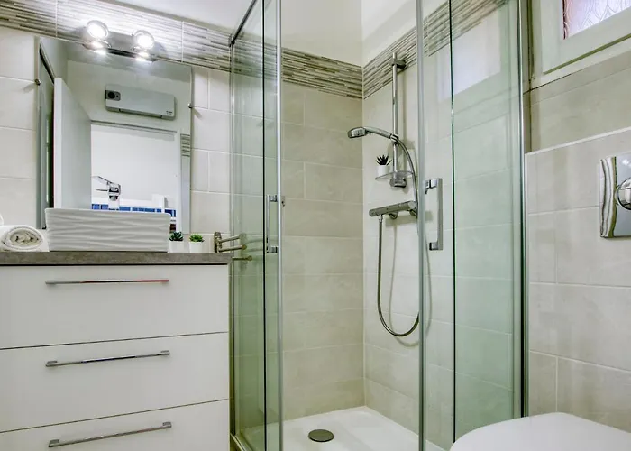 De La By Interhome Daire Saint-Cyr-sur-Mer